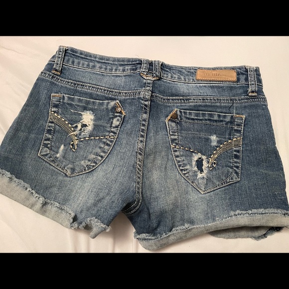 Blue Jean shorts - Picture 3 of 4